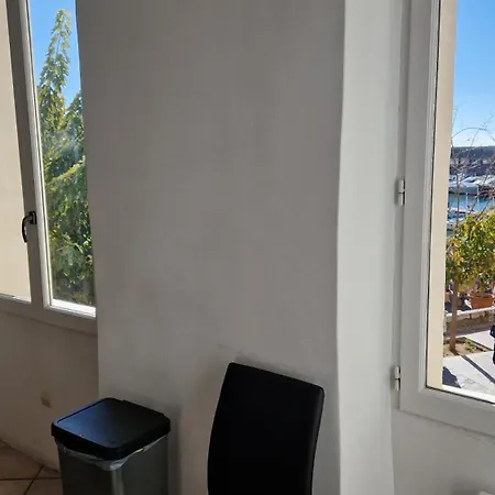 50 M2, En 1ere Ligne Sur Le Port, Vue Mer, Wifi, Climatise, Parking *