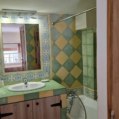 50 M2, En 1ere Ligne Sur Le Port, Vue Mer, Wifi, Climatise, Parking Lägenhet Cassis