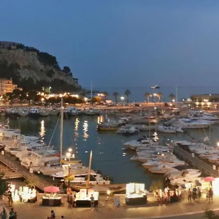 50 M2, En 1ere Ligne Sur Le Port, Vue Mer, Wifi, Climatise, Parking * Cassis